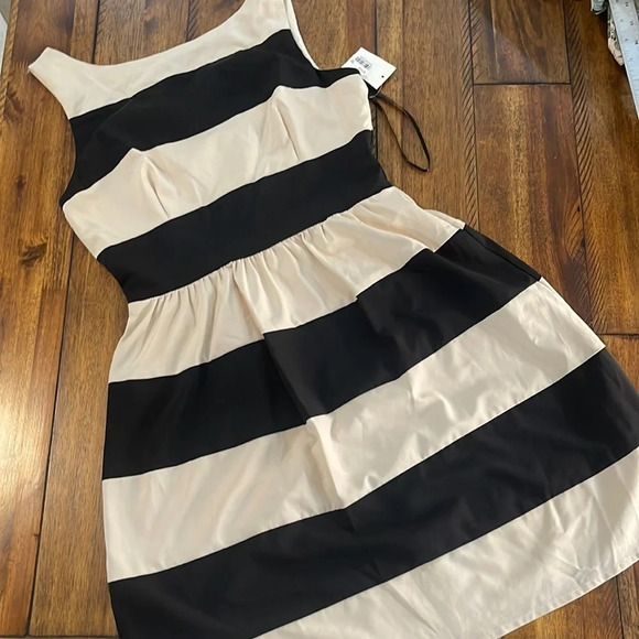 B Darlin Dresses & Skirts - B. Darlin Midi flare dress beige & Black Size 7/8